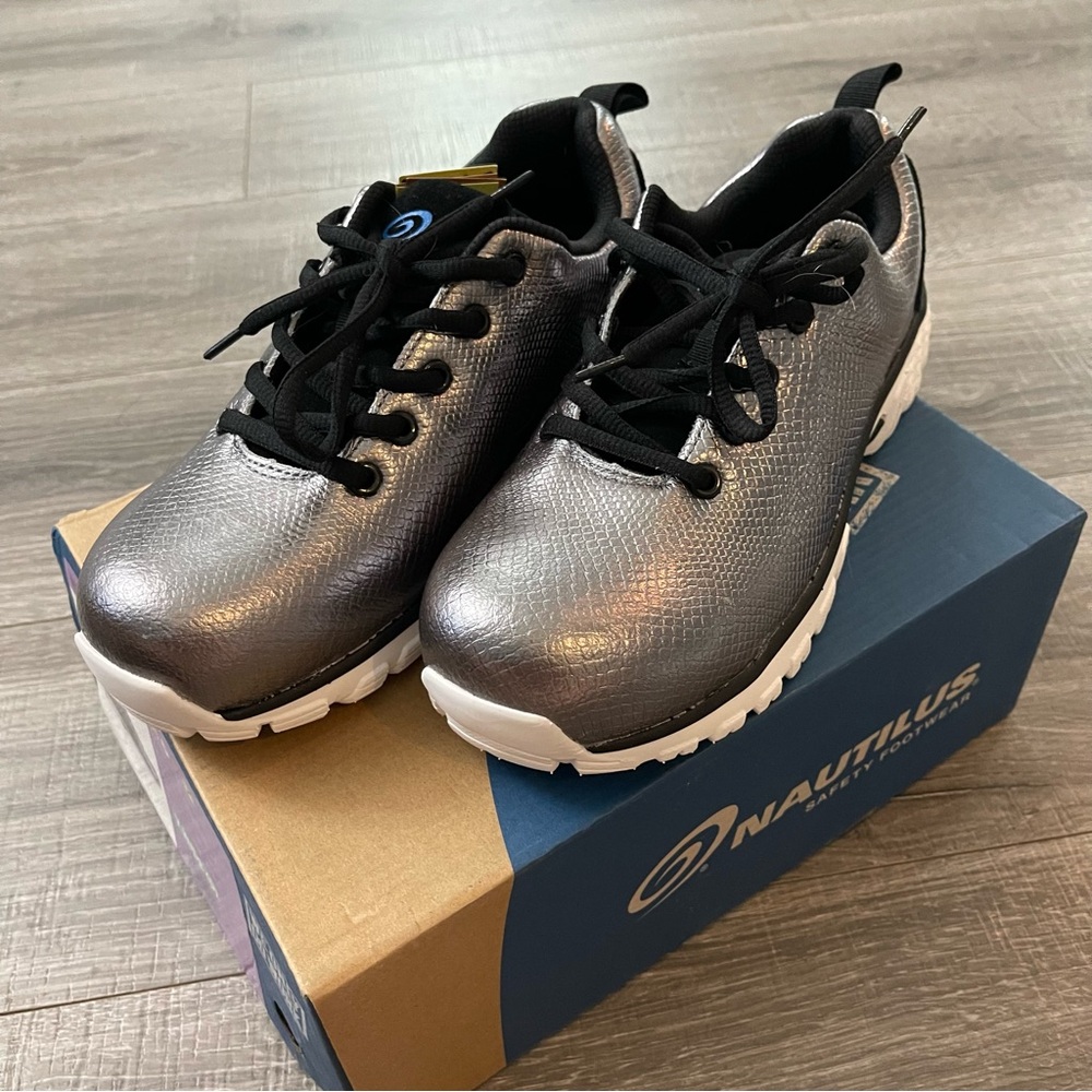 NIB Nautilus Safety Footwear Spark CT Grey Shoes Women Size 7 Wide